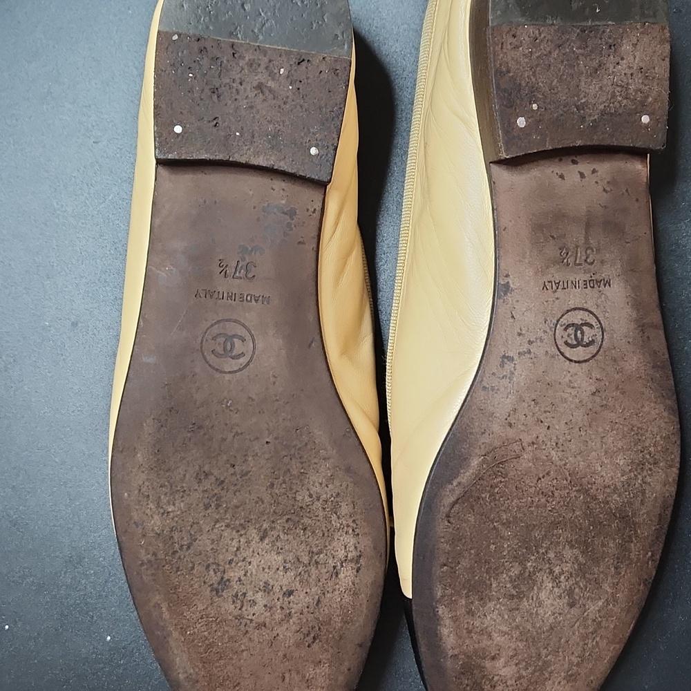CHANEL Beige And Black Ballet Flats  Cap Toe With CC. Gorgeous 37.5 EU - Picture 11 of 15